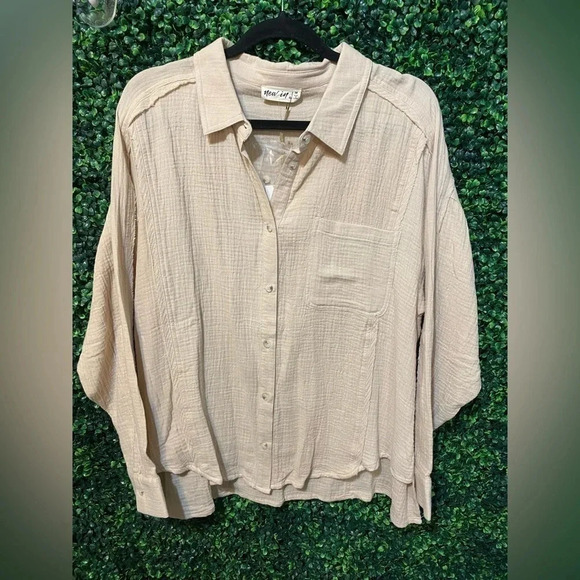 New In | Reagan Button Up Top - Size Medium - Picture 2 of 9